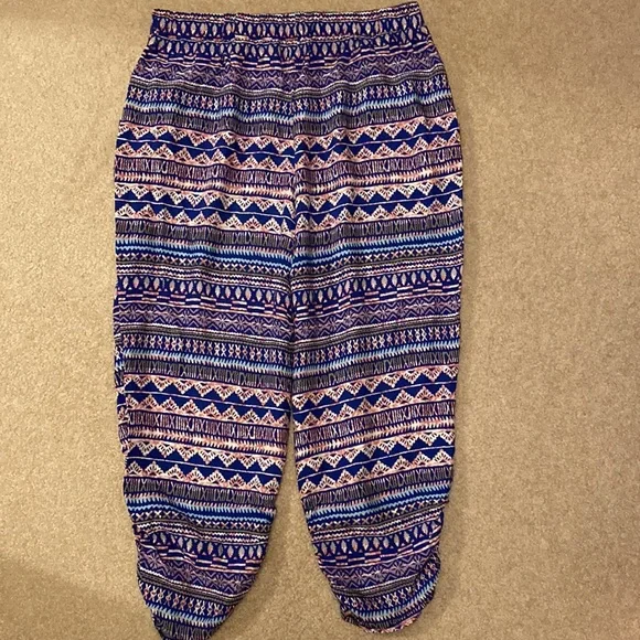 Mossimo Target Cropped Joggers - Picture 3 of 4